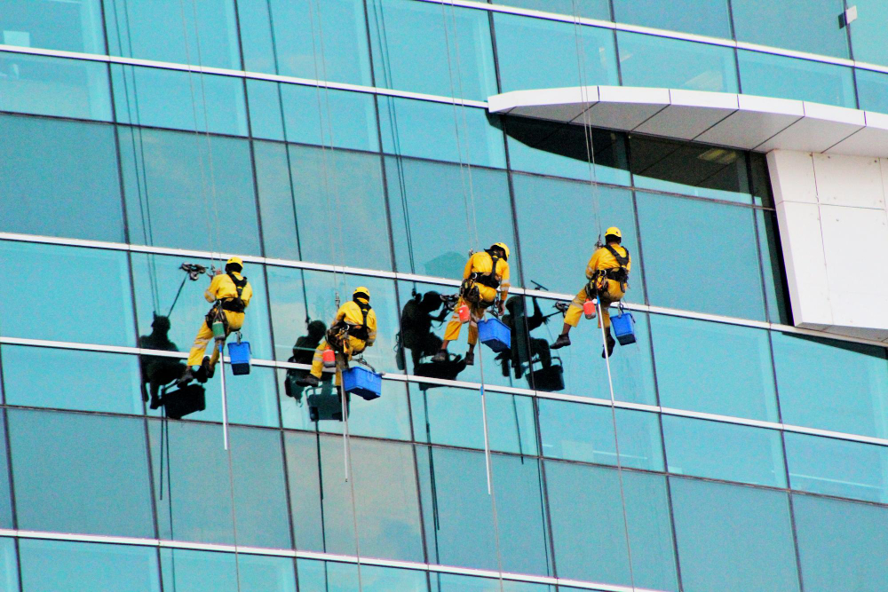 Jasa Pembersih Kaca Gedung Kantor Bandung - BINCare